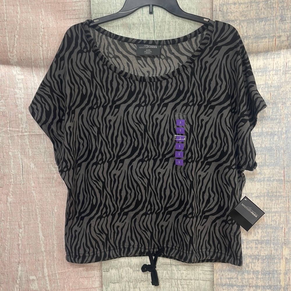 - Brand new with tags Woman’s Madison Park -Signature lounge top. Size is …